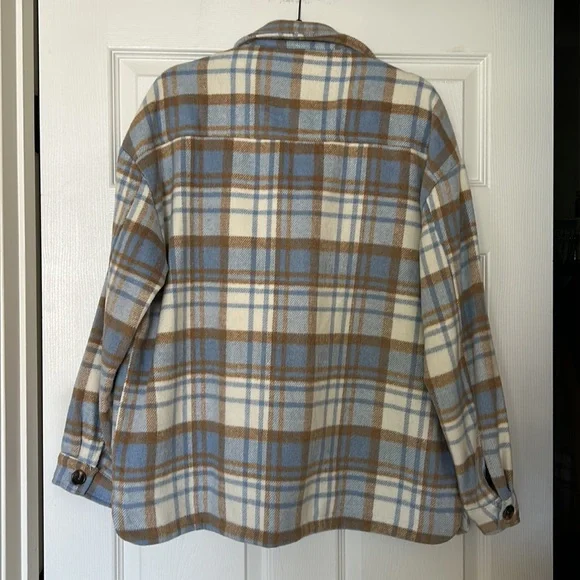 Shacket - Picture 5 of 5